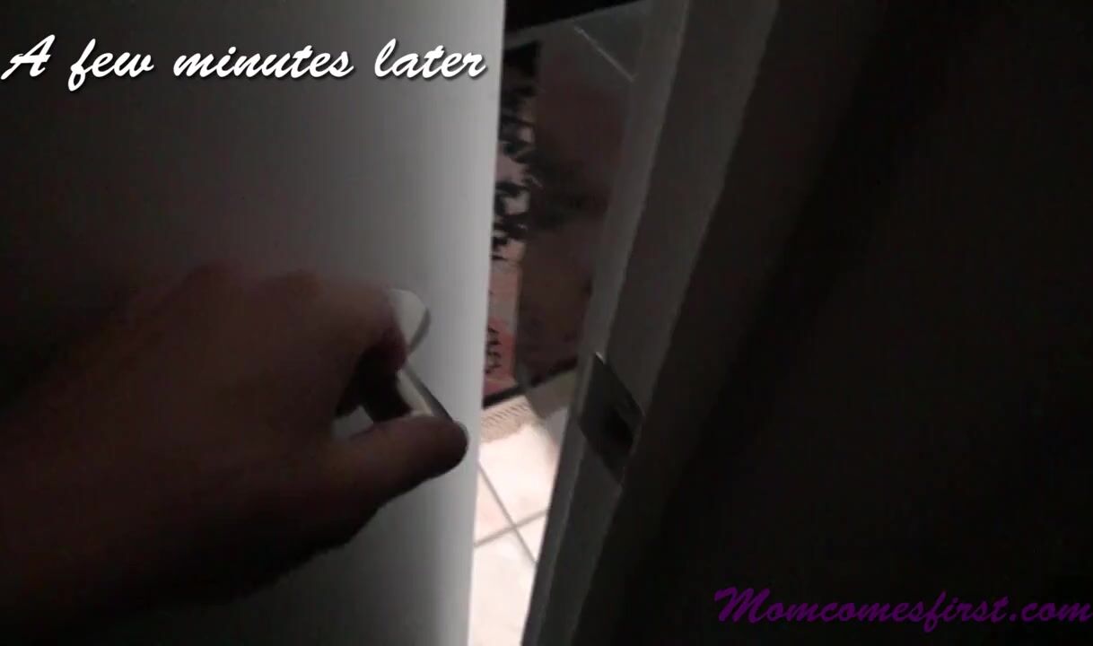 Мадам и пасынок занимаются сексом - порно хит